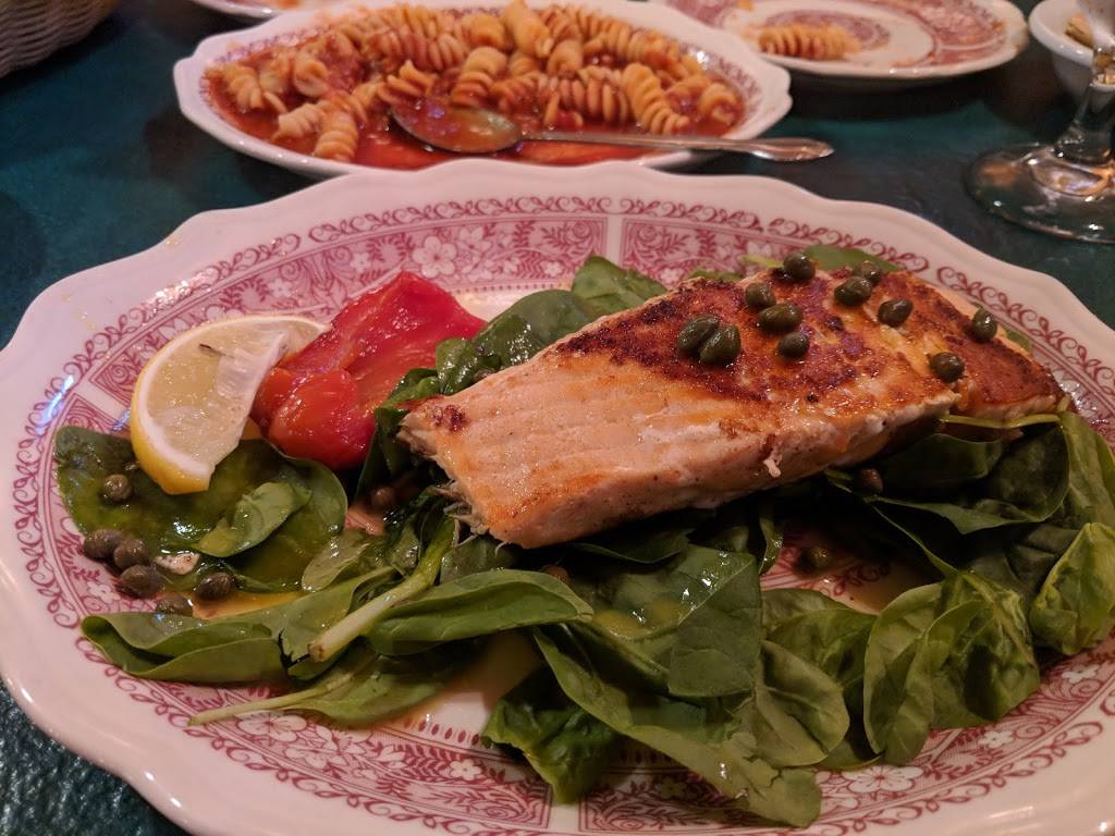 Gianninis Italian Dinners | restaurant | 19845 CA-88, Pine Grove, CA 95665, USA | 2092967222 OR +1 209-296-7222