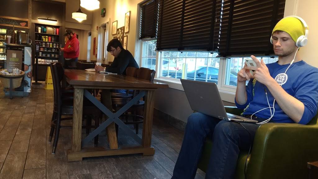 Starbucks | cafe | 1660 Litchfield Turnpike, Woodbridge, CT 06525, USA | 2033920283 OR +1 203-392-0283