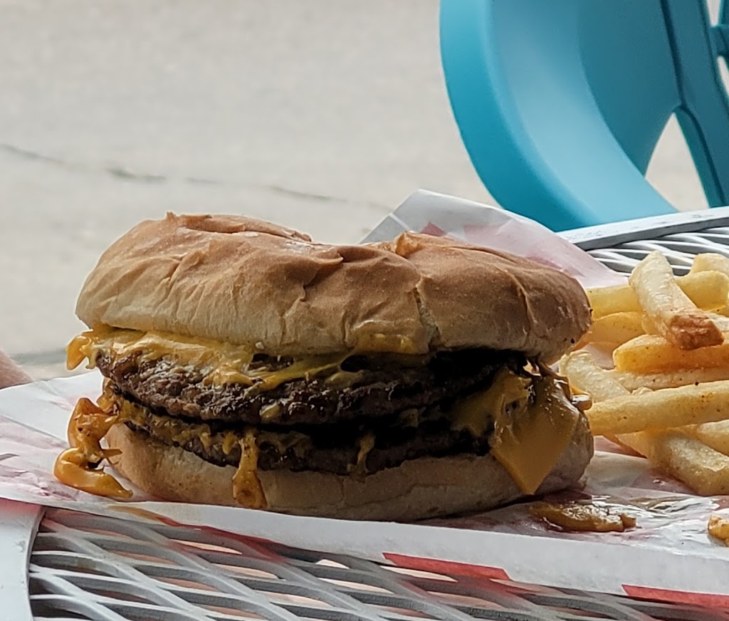 Dairy King | restaurant | 910 W Overland, Scottsbluff, NE 69361, USA | 3086334218 OR +1 308-633-4218