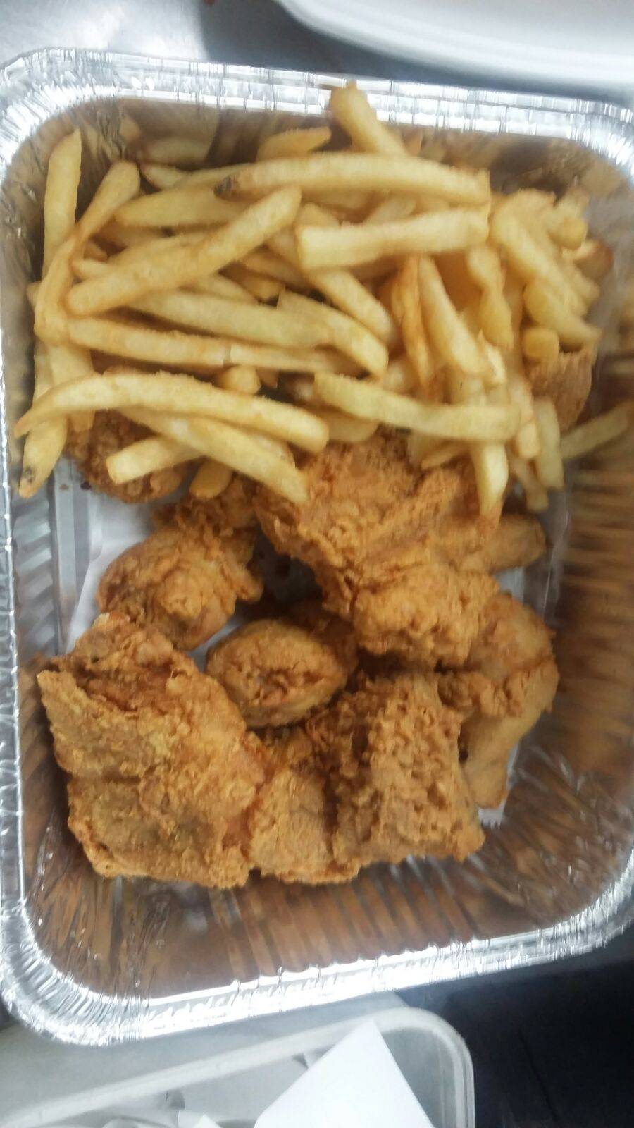 JJ Fish and Chicken | meal takeaway | 2453, 3948 W Cermak Rd, Chicago, IL 60623, USA | 7732774000 OR +1 773-277-4000