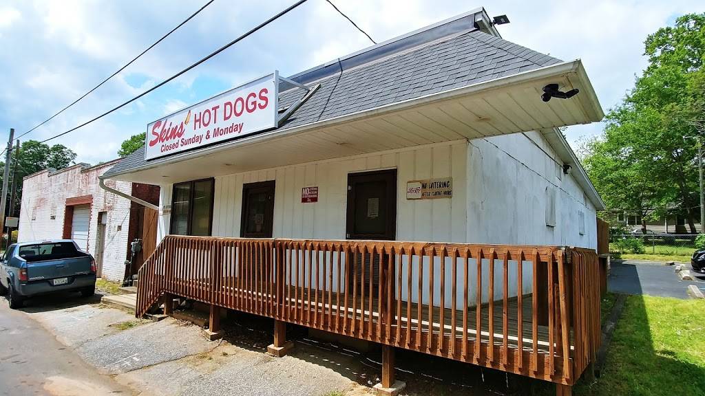 Skins Hotdogs | restaurant | 203 Hudgens St, Anderson, SC 29621, USA | 8642259229 OR +1 864-225-9229
