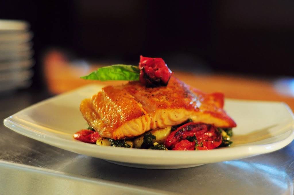 Lucca Downtown | restaurant | 228 4th St NW, Canton, OH 44702, USA | 3304562534 OR +1 330-456-2534