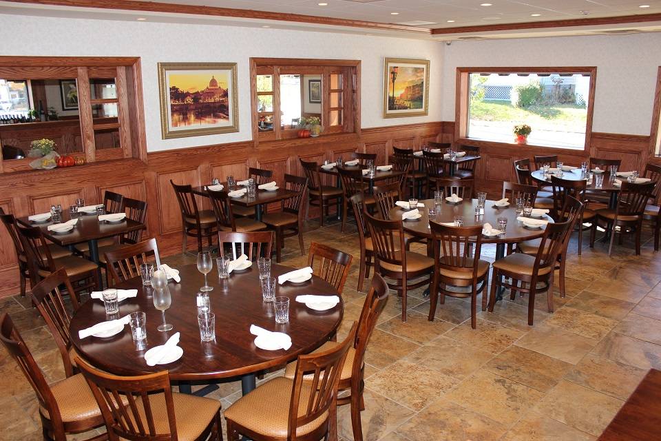 Vesuvios Ristorante | restaurant | 300 Dupont Ave, Newburgh, NY 12550, USA | 8455653199 OR +1 845-565-3199