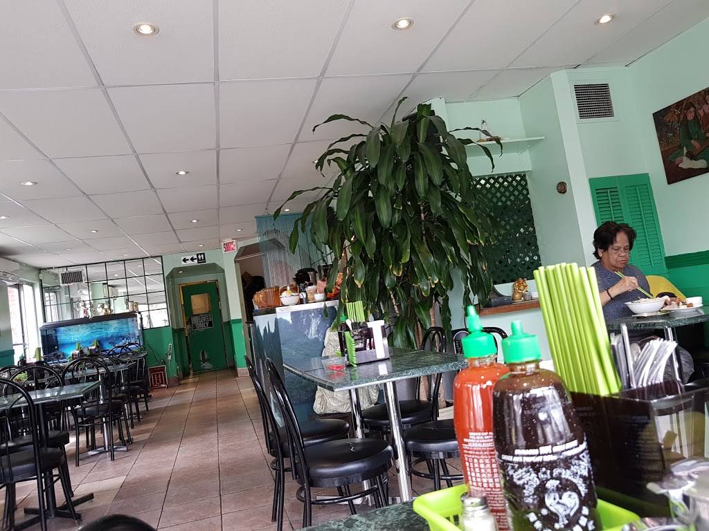 Restaurant Nguyen Phi | restaurant | 6260 Chemin de la Côte-des-Neiges, Montréal, QC H3S 2A3, Canada | 5143441863 OR +1 514-344-1863