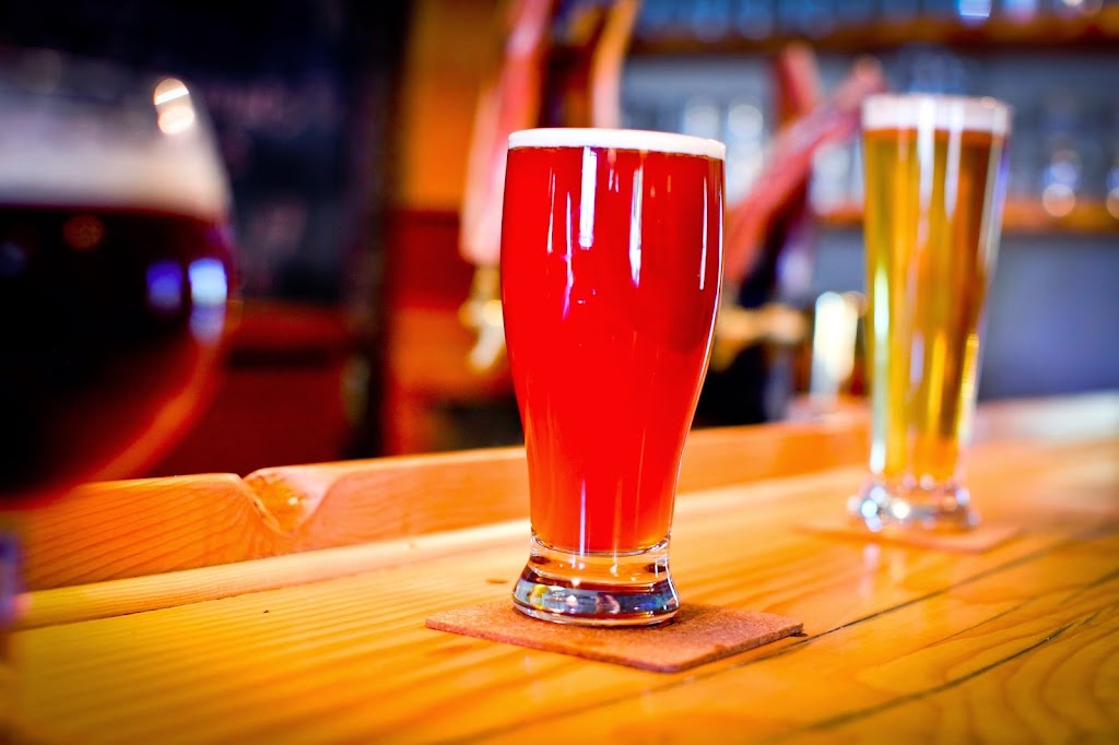 Island Hoppin Brewery | restaurant | 33 Hope Ln, Eastsound, WA 98245, USA | 3603766079 OR +1 360-376-6079