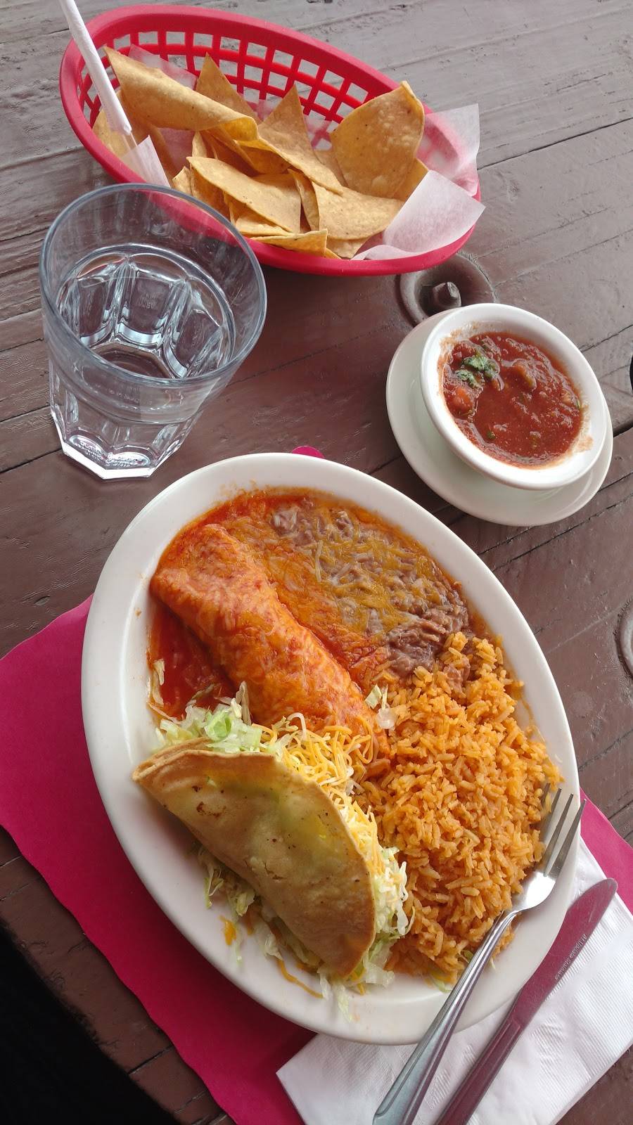 El Carpintero Mexican Restaurant | restaurant | 4109 W Olive Ave, Burbank, CA 91505, USA | 8185664093 OR +1 818-566-4093