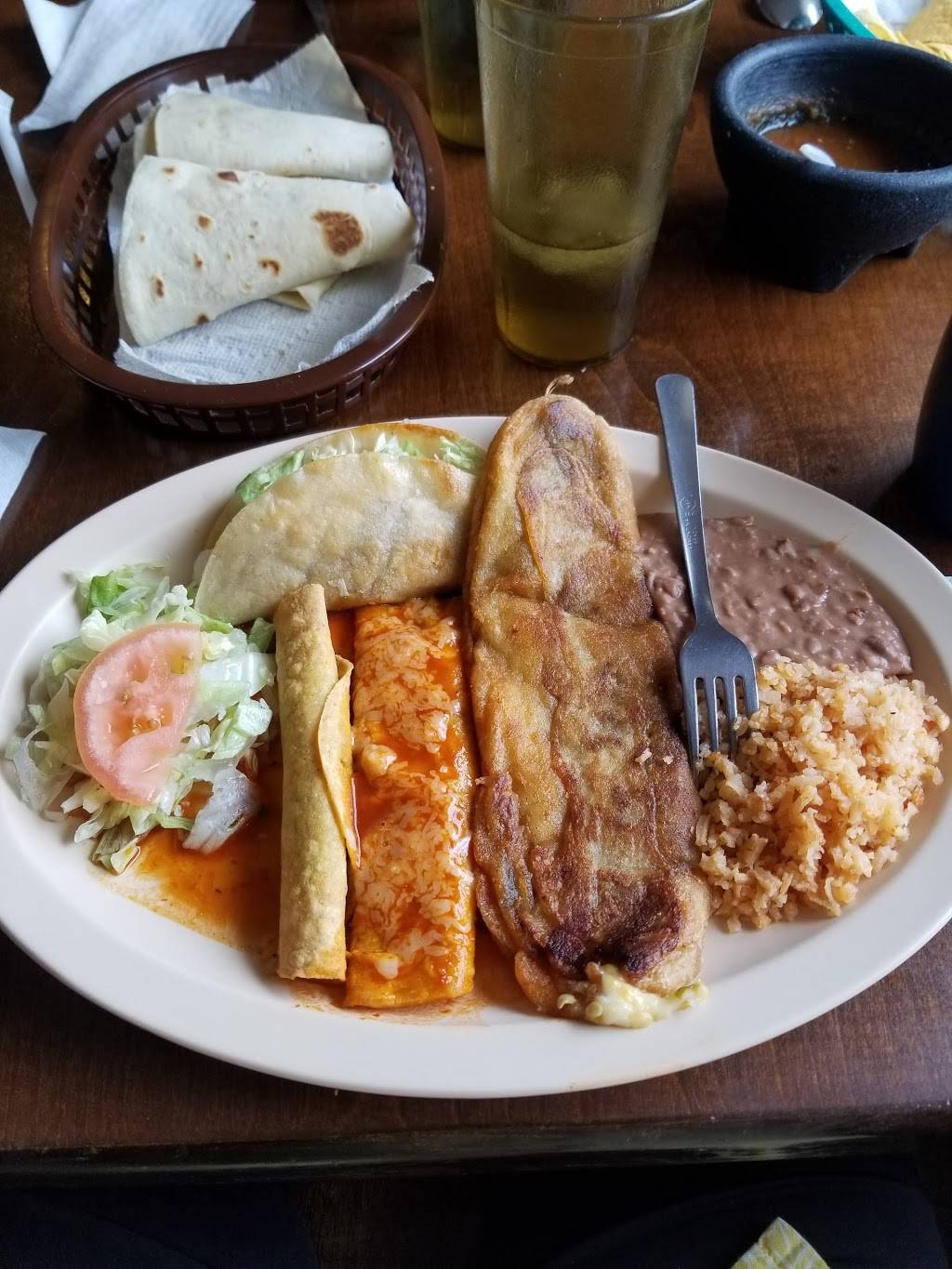 Nenas Restaurant | restaurant | 520 E Main St, Fabens, TX 79838, USA | 9157642919 OR +1 915-764-2919