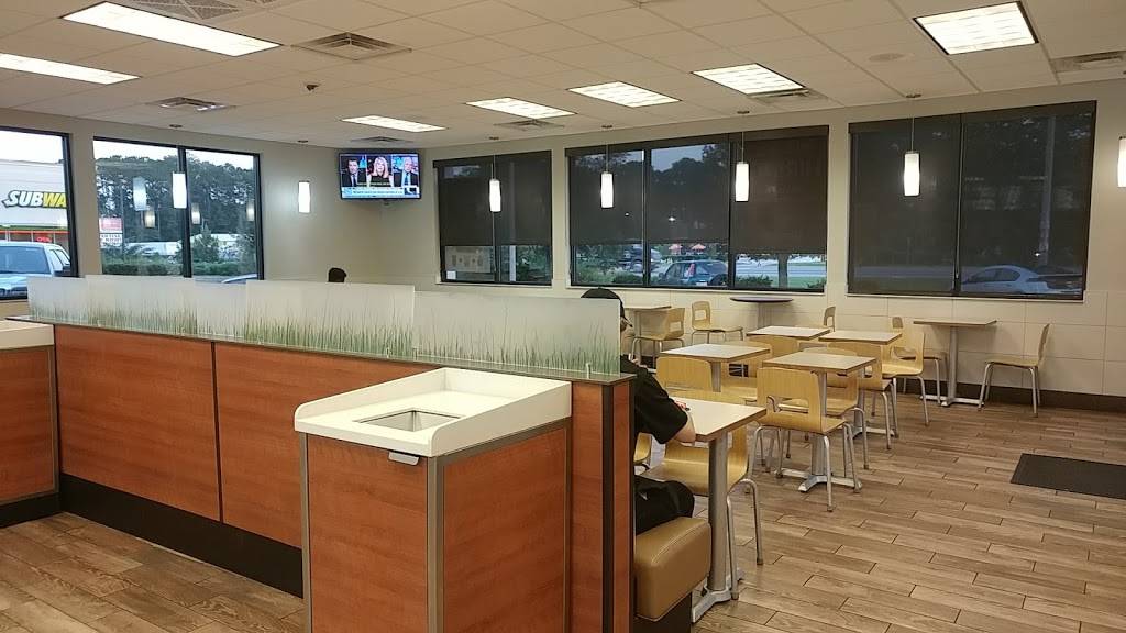 Wendys | restaurant | 5996 Ogeechee Rd, Savannah, GA 31419, USA | 9129257048 OR +1 912-925-7048