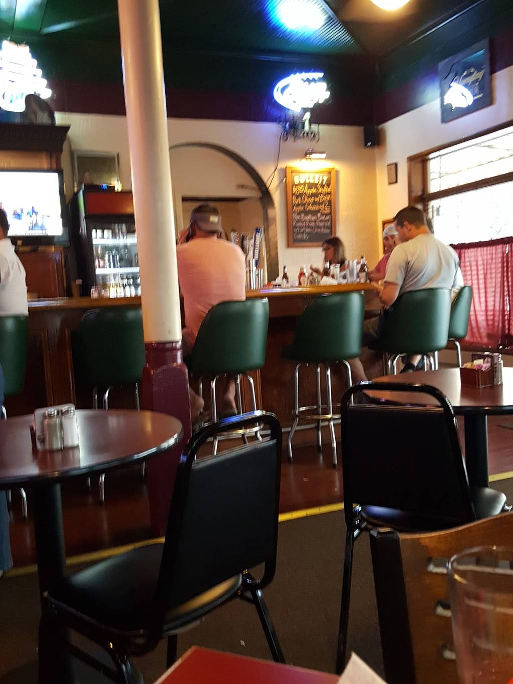 Mason Inn | restaurant | 1 W Main St, Pittsboro, IN 46167, USA | 3178928200 OR +1 317-892-8200