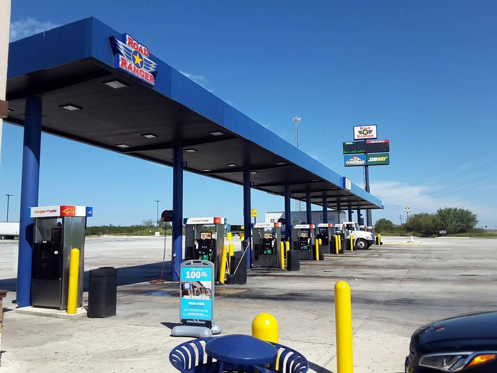 Subway | restaurant | 9977, I-35, Moore, TX 78057, USA | 8306632940 OR +1 830-663-2940