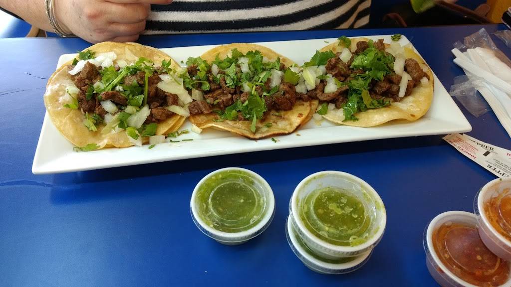 Tacos Rojas | restaurant | 737 13th St SW, Roanoke, VA 24016, USA | 5402667636 OR +1 540-266-7636