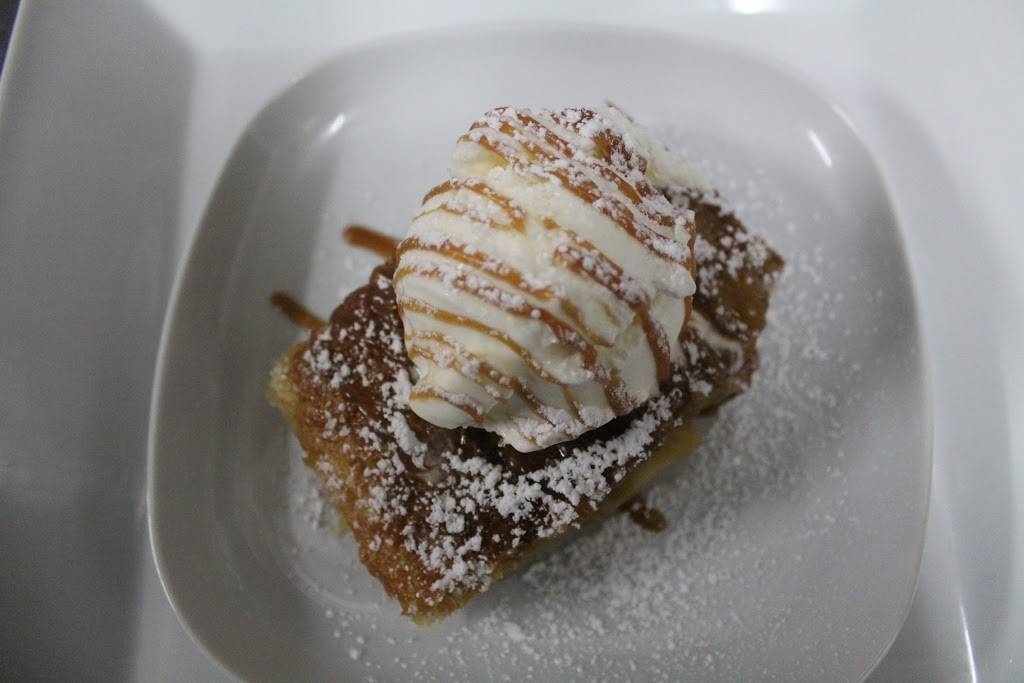 Robertos | restaurant | 2622 Yonge St, Toronto, ON M4P 2J4, Canada | 4164892153 OR +1 416-489-2153