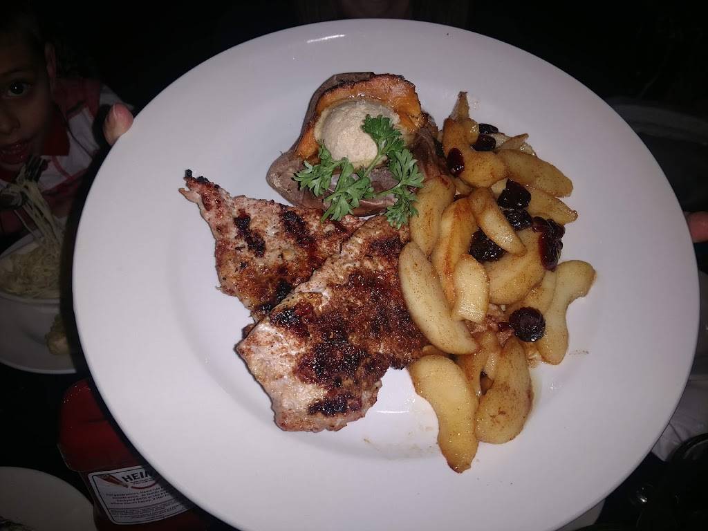 McVeys Restaurant | restaurant | 312 E Commercial Ave, Lowell, IN 46356, USA | 2196967784 OR +1 219-696-7784