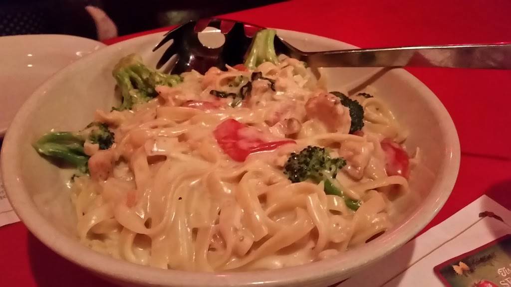 Buca di Beppo Italian Restaurant | restaurant | 35 N Illinois St, Indianapolis, IN 46204, USA | 3176322822 OR +1 317-632-2822