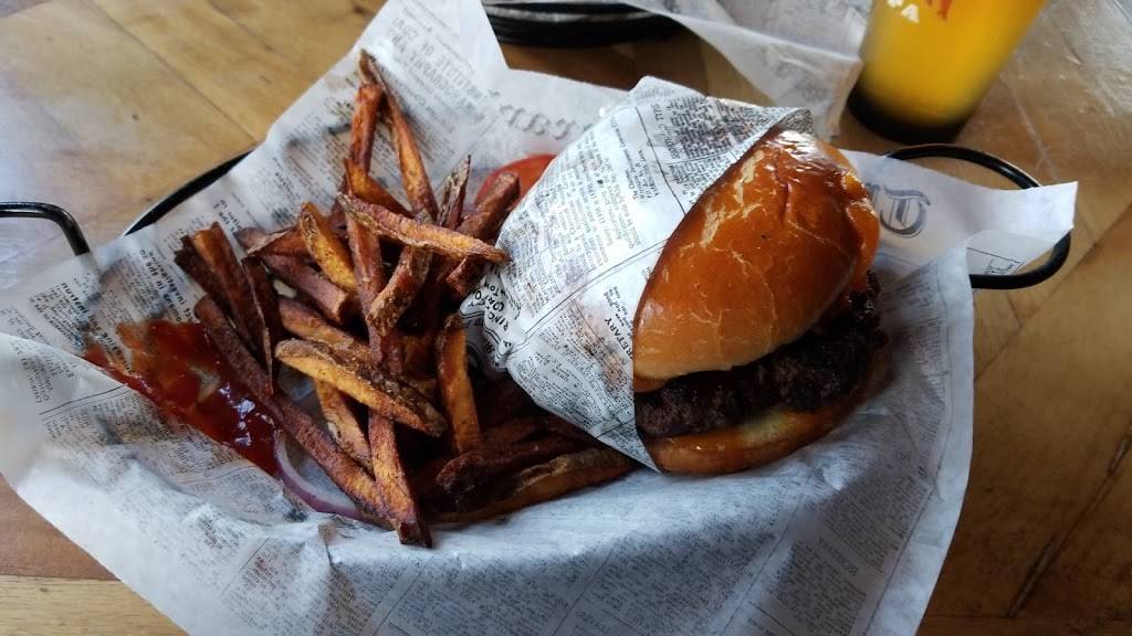 Captain Mikes | restaurant | 5118 6th Ave, Kenosha, WI 53140, USA | 2626582278 OR +1 262-658-2278