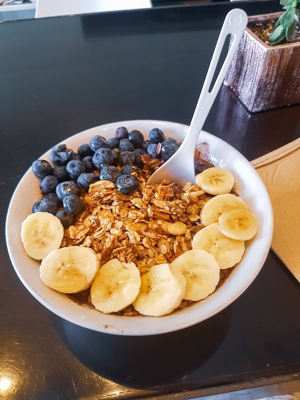 Beaming Organic Superfood Cafe: Santa Monica | cafe | 1426 Montana Ave, Santa Monica, CA 90403, USA | 3102997622 OR +1 310-299-7622