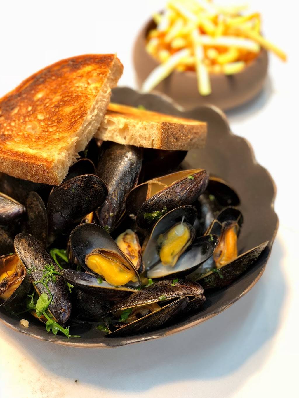 2 Spring | restaurant | 2 Spring St, Oyster Bay, NY 11771, USA | 5166242411 OR +1 516-624-2411