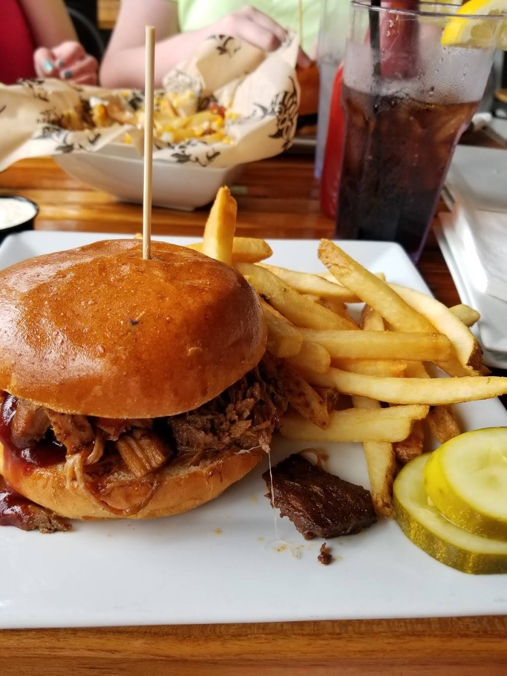 Dogtooth Bar & Grill | restaurant | 100 E Taylor Ave, Wildwood, NJ 08260, USA | 6095228383 OR +1 609-522-8383