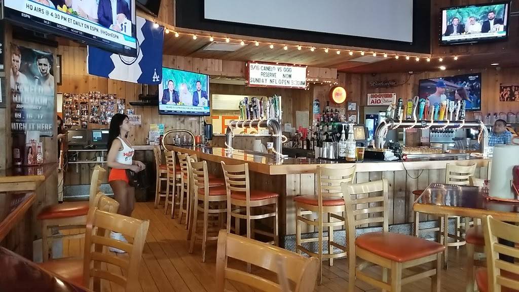 Hooters | restaurant | 600 N 1st St, Burbank, CA 91502, USA | 8188489464 OR +1 818-848-9464
