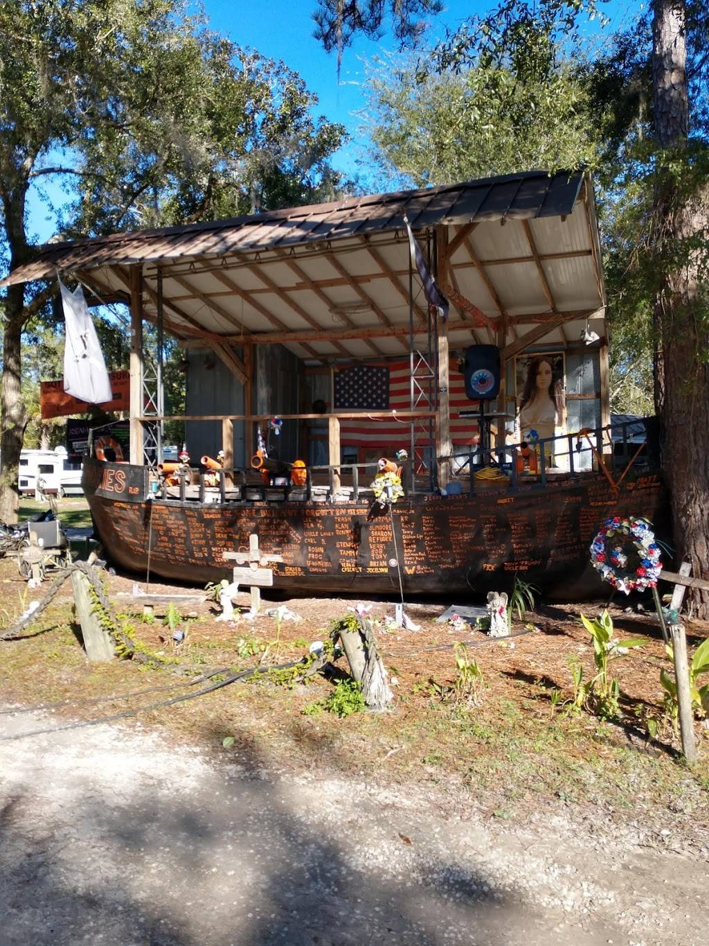 Shipwreck Lounge | restaurant | 48 Highway 19 S, Inglis, FL 34449, USA | 3524475202 OR +1 352-447-5202