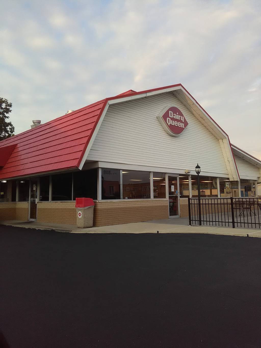 Dairy Queen | restaurant | 9008 E 10th St, Indianapolis, IN 46229, USA | 3178985687 OR +1 317-898-5687