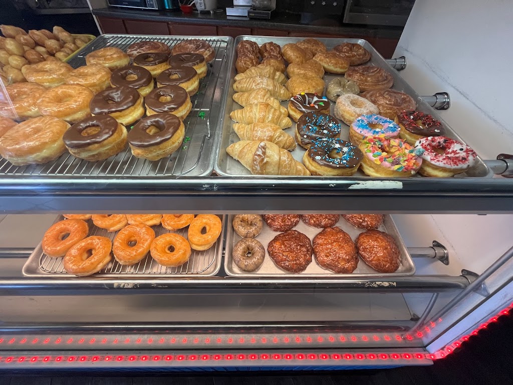MINIE’s DONUTS / Cafe | bakery | 2219 W Ave N, San Angelo, TX 76904, USA | 3257166847 OR +1 325-716-6847