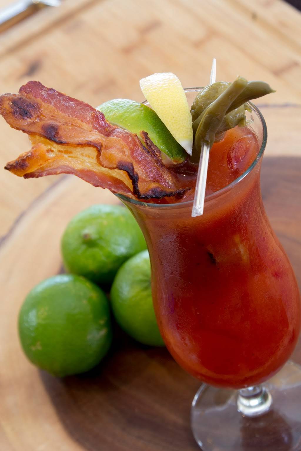 Harrys Continental Kitchens | restaurant | 525 St Judes Dr, Longboat Key, FL 34228, USA | 9413830777 OR +1 941-383-0777