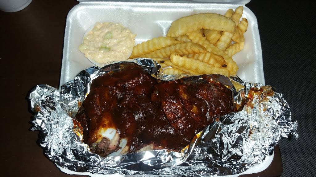 Hillerys Bar BQ | restaurant | 2021 N Lewis Ave, Waukegan, IL 60087, USA | 8473360033 OR +1 847-336-0033