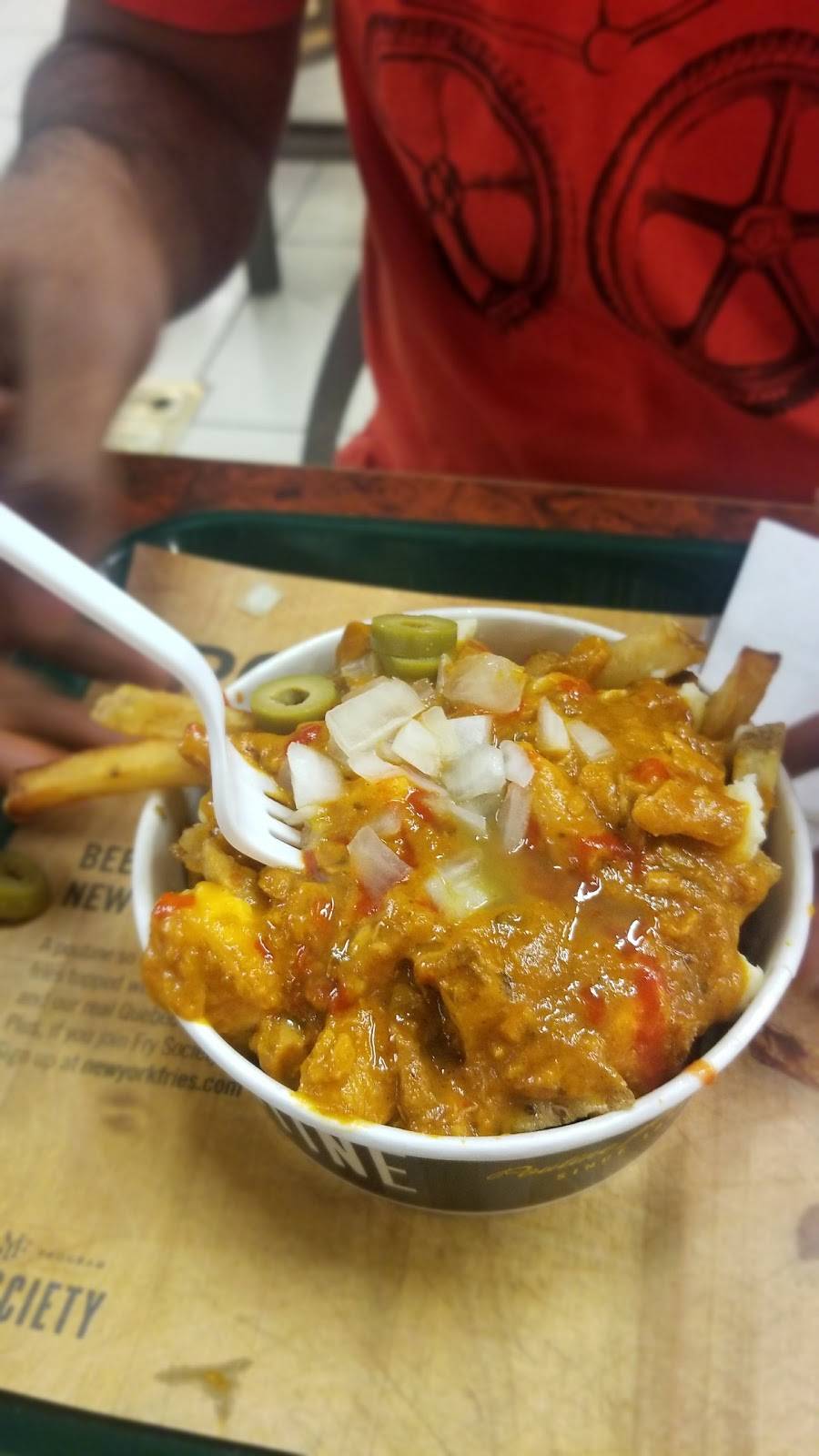 New York Fries - Devonshire Mall | restaurant | 3100 Howard Ave Unit Q13, Windsor, ON N8X 3Y8, Canada | 5199665336 OR +1 519-966-5336