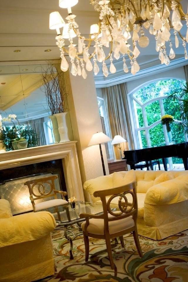 The Living Room at The Peninsula | night club | 9882 S Santa Monica Blvd, Beverly Hills, CA 90212, USA | 3109752736 OR +1 310-975-2736