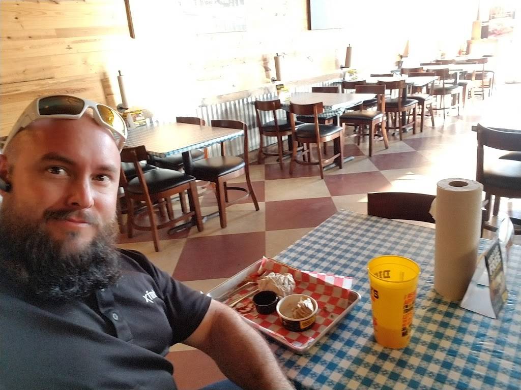 Dickeys Barbecue Pit | restaurant | 4001 Clark Rd, Sarasota, FL 34233, USA | 9419224400 OR +1 941-922-4400