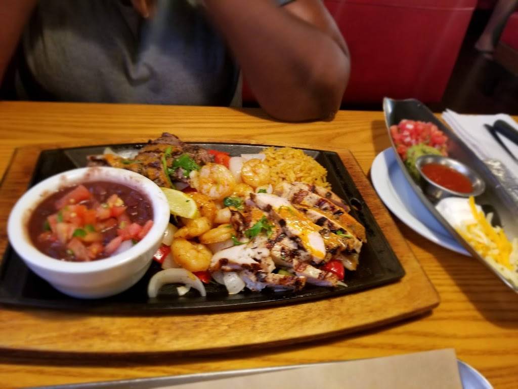 Chilis Grill & Bar | restaurant | 623 W Oglethorpe Hwy, Hinesville, GA 31313, USA | 9124084800 OR +1 912-408-4800