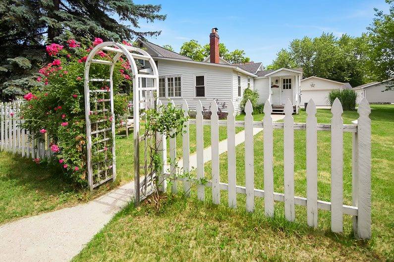 White Swan Inn Bed and Breakfast | restaurant | 303 S Mears Ave, Whitehall, MI 49461, USA | 2318945169 OR +1 231-894-5169