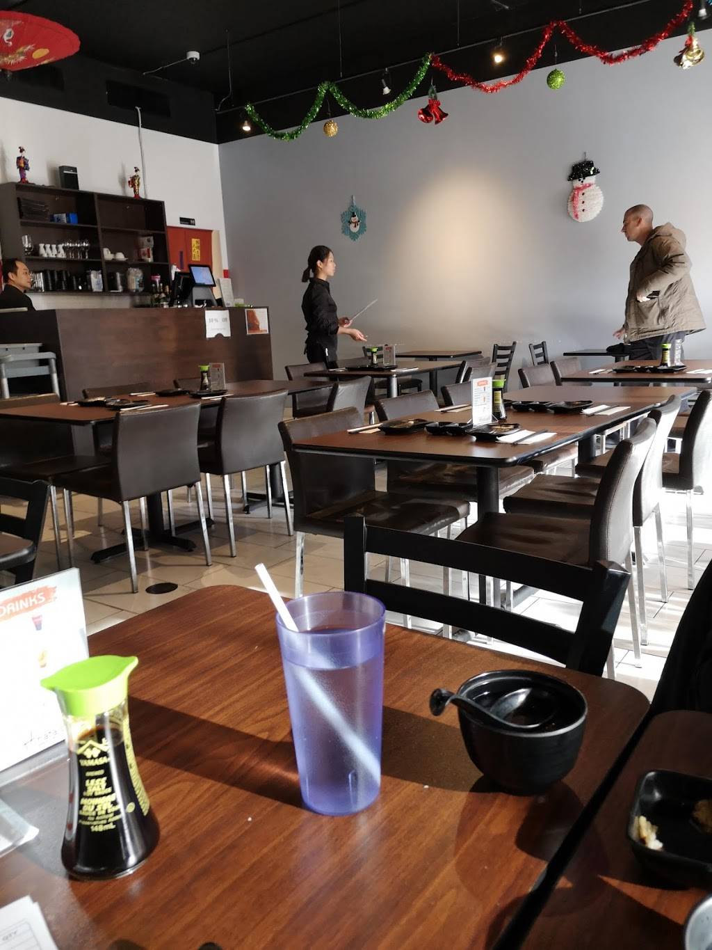Hinata Sushi & Asian Cuisine | restaurant | 6 Campbell St, Whitby, ON L1M 1A2, Canada | 9054258888 OR +1 905-425-8888