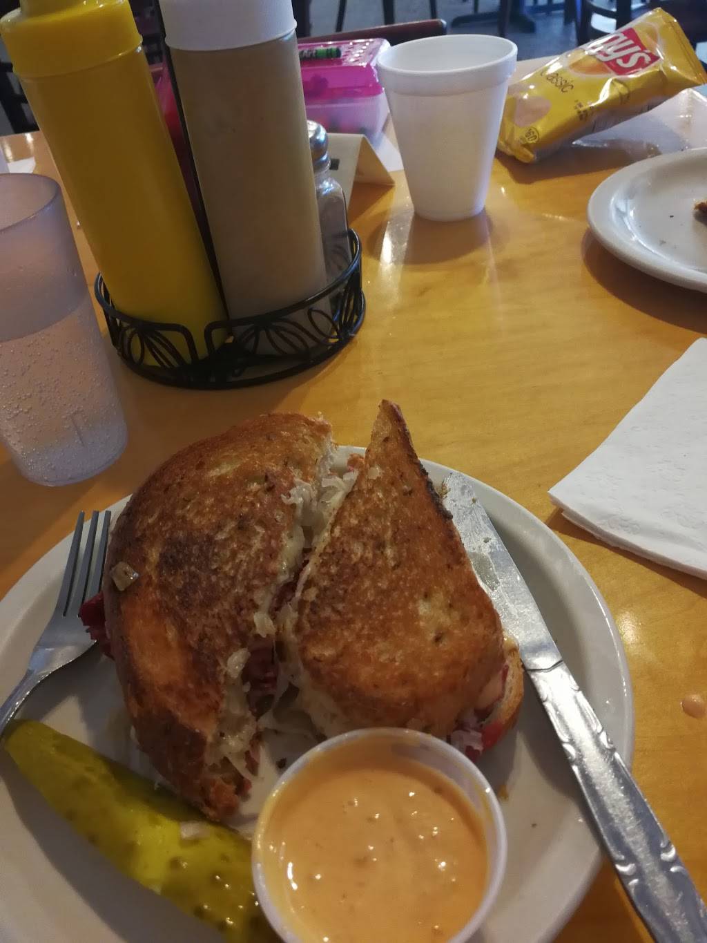 Parkway Grille | restaurant | 5517 S Fletcher Ave, Fernandina Beach, FL 32034, USA | 9042776614 OR +1 904-277-6614