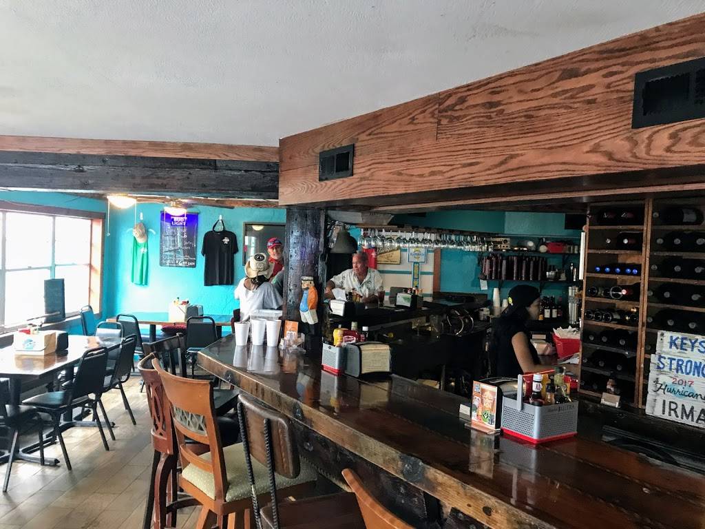 Shipwrecks Bar & Grill | restaurant | 45 Garden Cove Dr, Key Largo, FL 33037, USA | 3054533153 OR +1 305-453-3153