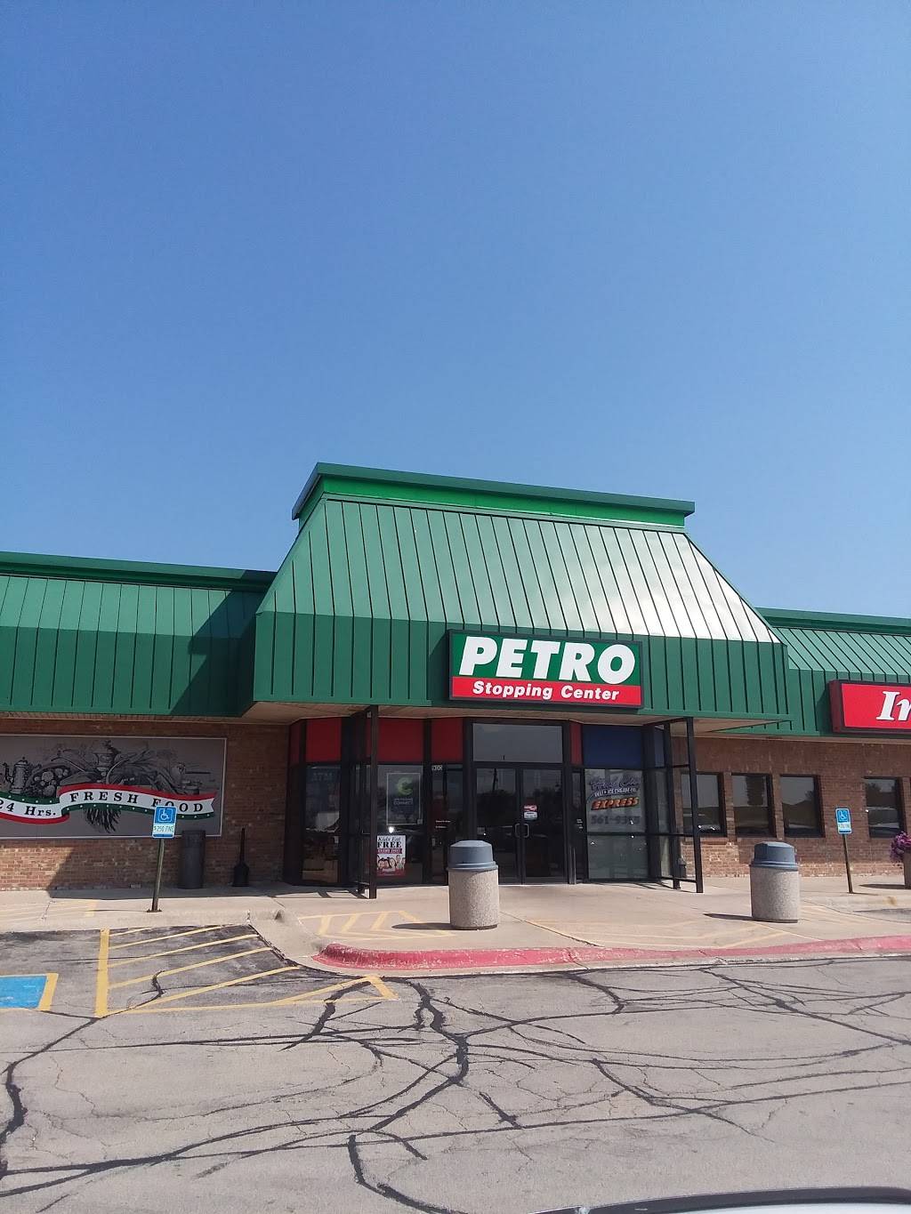 Petro Rochelle | restaurant | 900 Petro Rd, Rochelle, IL 61068, USA | 8155623716 OR +1 815-562-3716