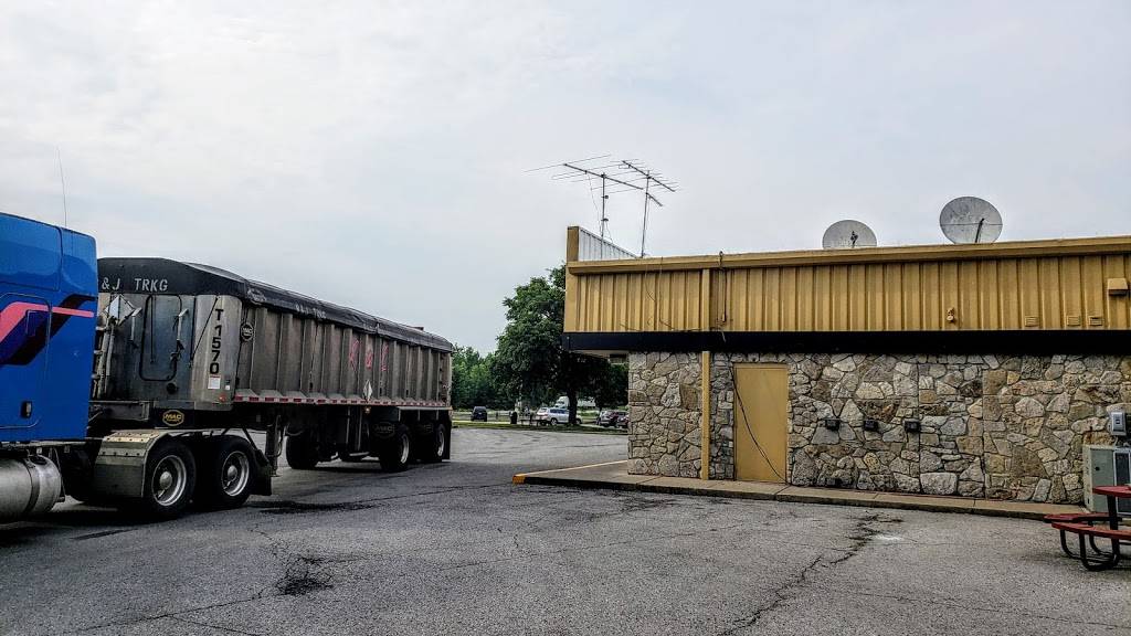 Pilot Travel Center | restaurant | 150 Plaza Park Rd, Lebanon Junction, KY 40150, USA | 5028332727 OR +1 502-833-2727