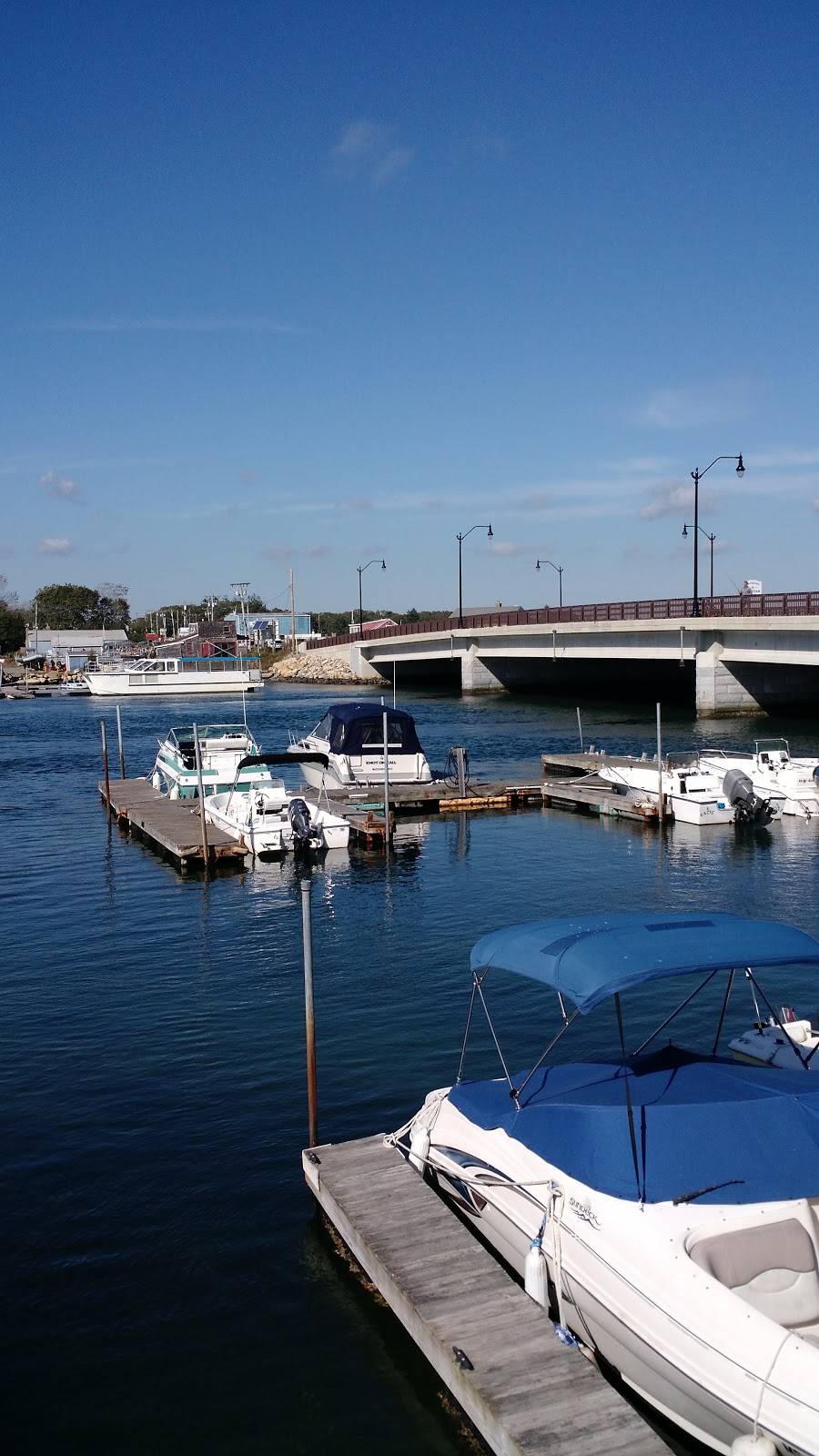 Buzzards Bay Marina | restaurant | 2 Main St, Buzzards Bay, MA 02532, USA | 5087591880 OR +1 508-759-1880