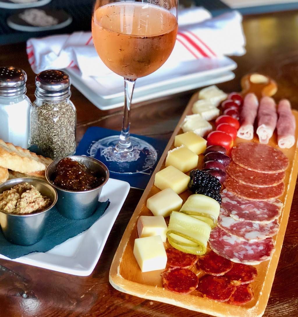 Roza Lyons | restaurant | 709 E Broadway, South Boston, MA 02127, USA | 6179029333 OR +1 617-902-9333