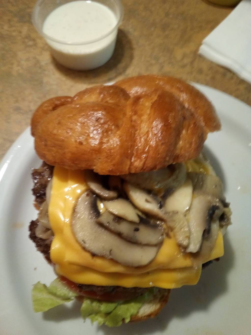 The Beer Cheese Bar and Grill | restaurant | 2 S Main St, Rice Lake, WI 54868, USA | 7152342527 OR +1 715-234-2527