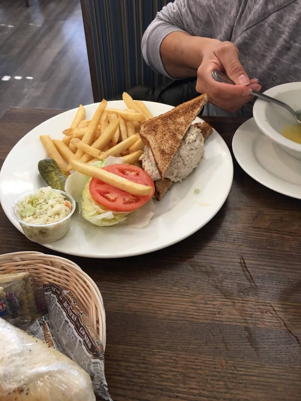 Sanders Family Restaurant & Pancake House | bakery | 5320 Touhy Avenue, Skokie, IL 60077, USA | 8476732626 OR +1 847-673-2626