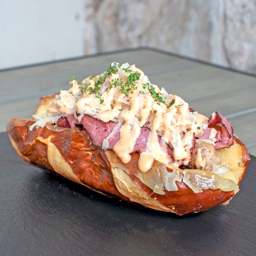 Eugenes Sausage Express | restaurant | 14140 Parke Long Ct A-C, Chantilly, VA 20151, USA | 7035589665 OR +1 703-558-9665