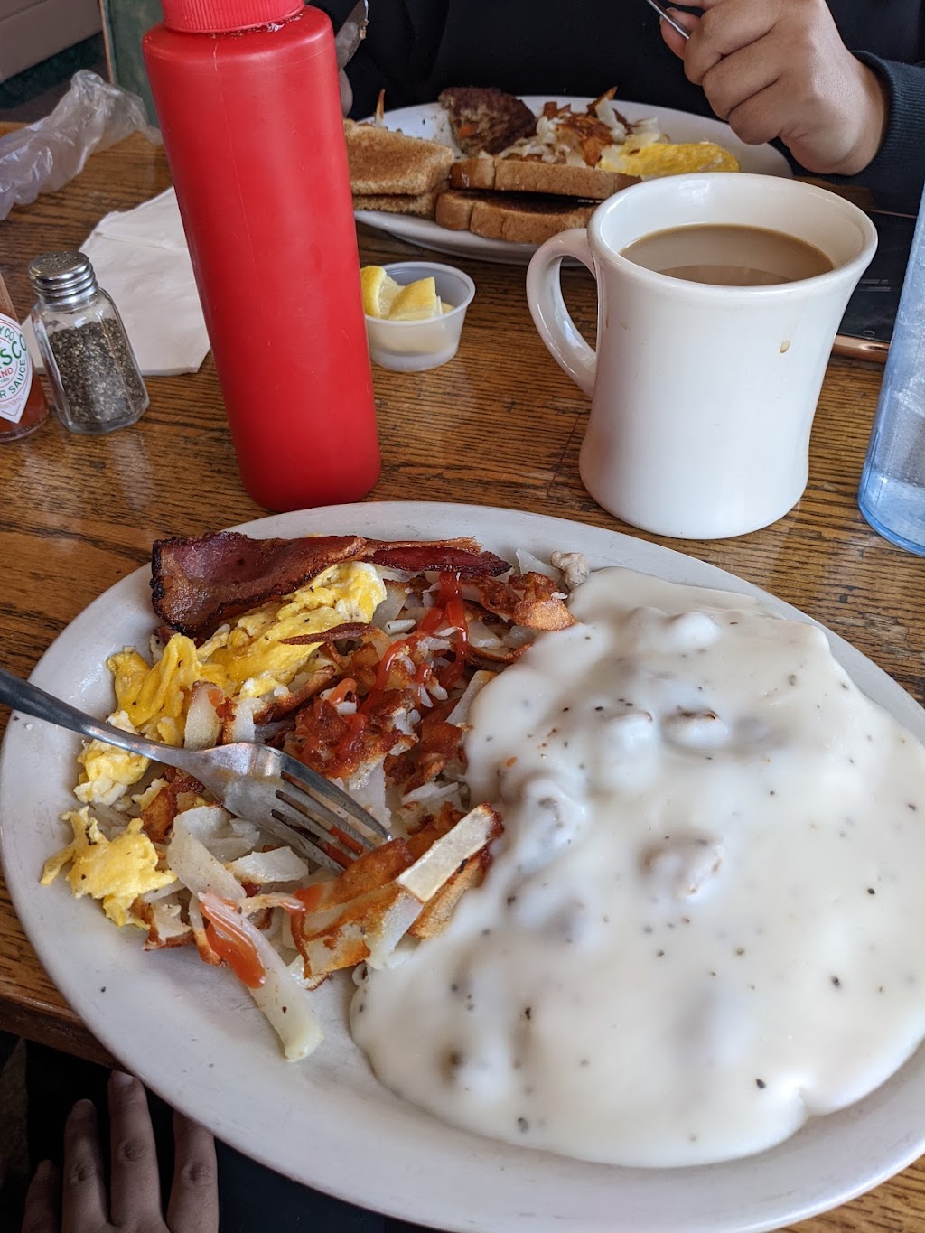 Kim’s Family Restaurant | restaurant | 302 B St, Glendo, WY 82213, USA | 3077354616 OR +1 307-735-4616