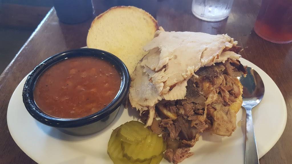 Harolds Smokehouse | restaurant | 27500 MO-2, Freeman, MO 64746, USA | 8168992422 OR +1 816-899-2422