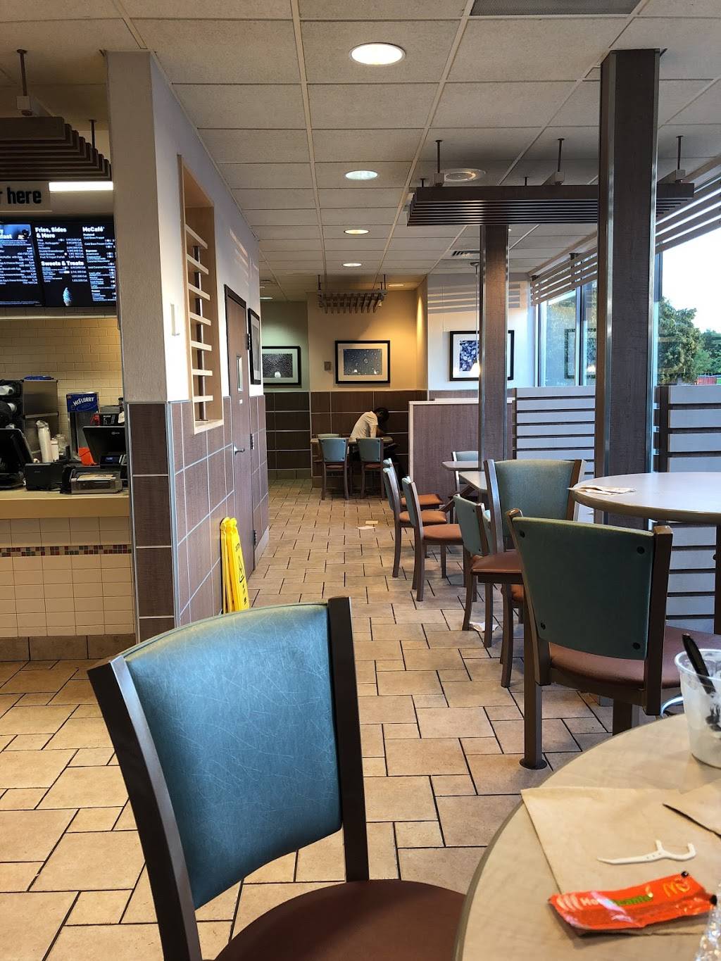 McDonalds | cafe | 515 Haggerty Rd, Walled Lake, MI 48390, USA | 2489605071 OR +1 248-960-5071