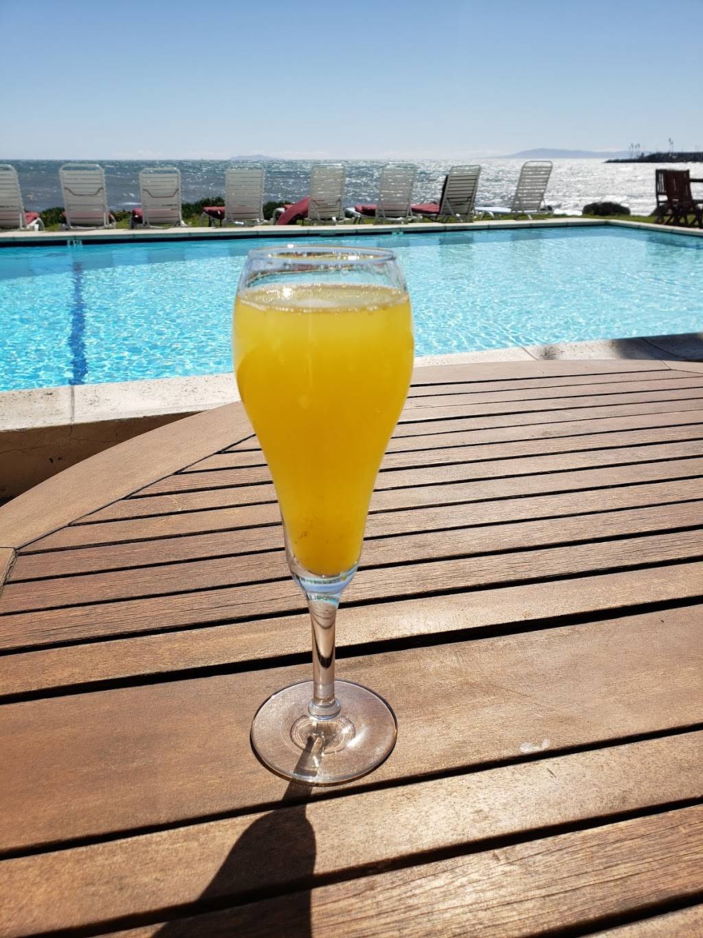 Cliff House Inn and Shoals Restaurant | restaurant | 6602 Old Pacific Coast Hwy, Ventura, CA 93001, USA | 8056521381 OR +1 805-652-1381