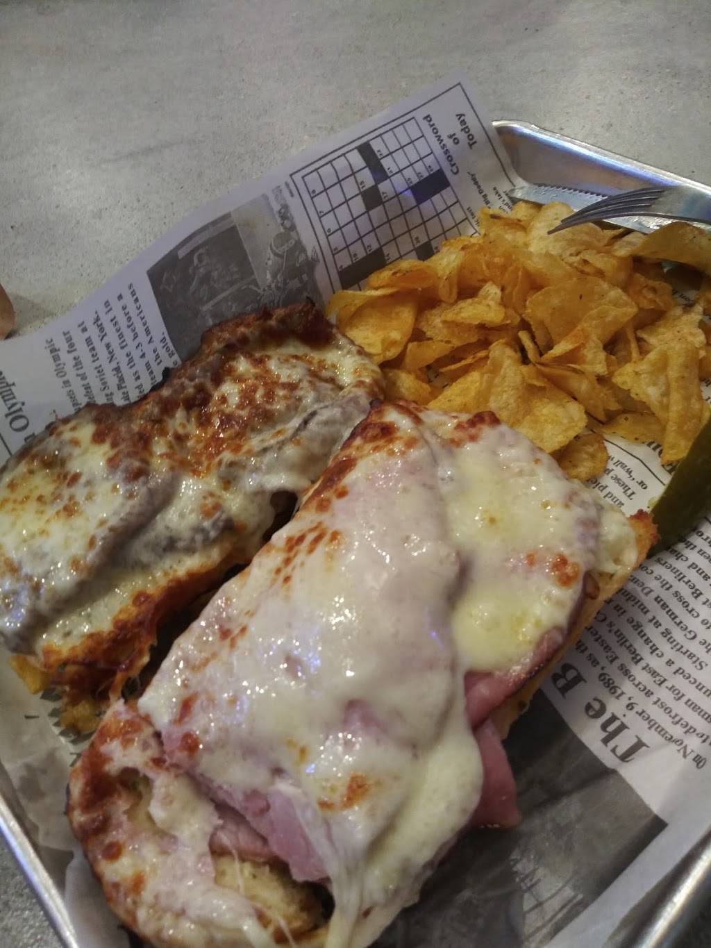 The Brick Bistro & Brew | restaurant | 218 E Main St, Festus, MO 63028, USA | 6366382000 OR +1 636-638-2000