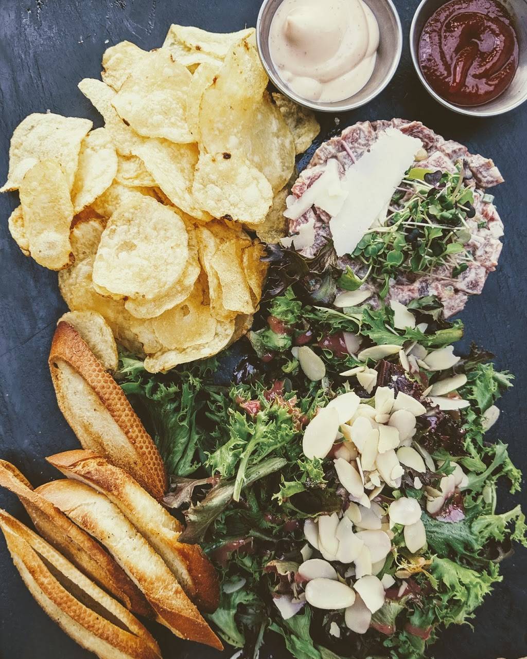 Quai 1635 | restaurant | 4155 Chemin de la Plage Jacques Cartier, Québec, QC G1Y 1W3, Canada | 4186517824 OR +1 418-651-7824