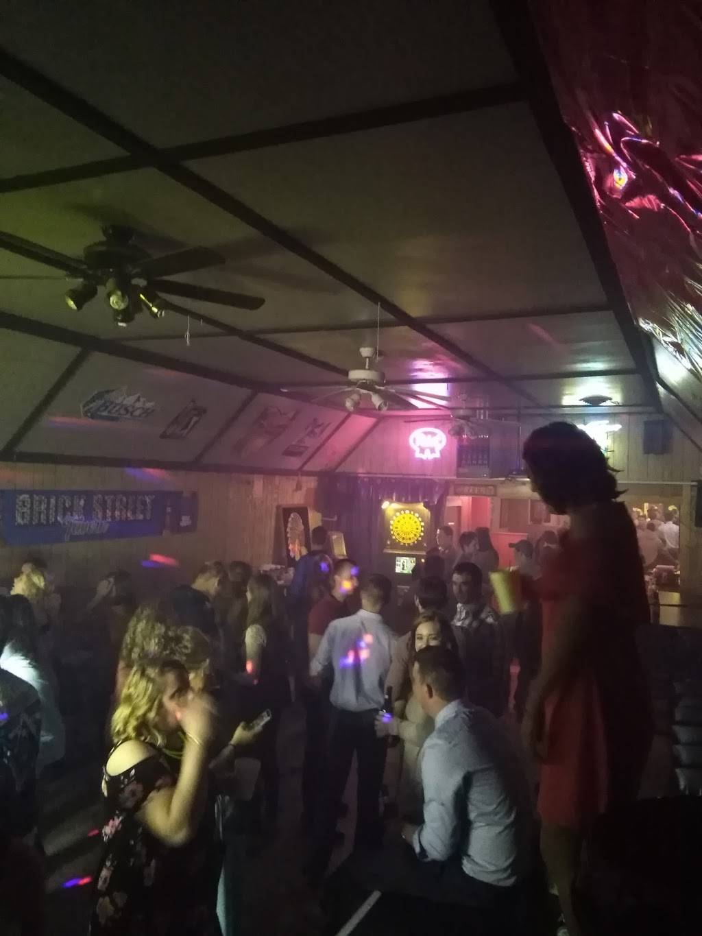 Brick Street Tavern | restaurant | 107 Wayne St, Fort Recovery, OH 45846, USA | 4193754888 OR +1 419-375-4888